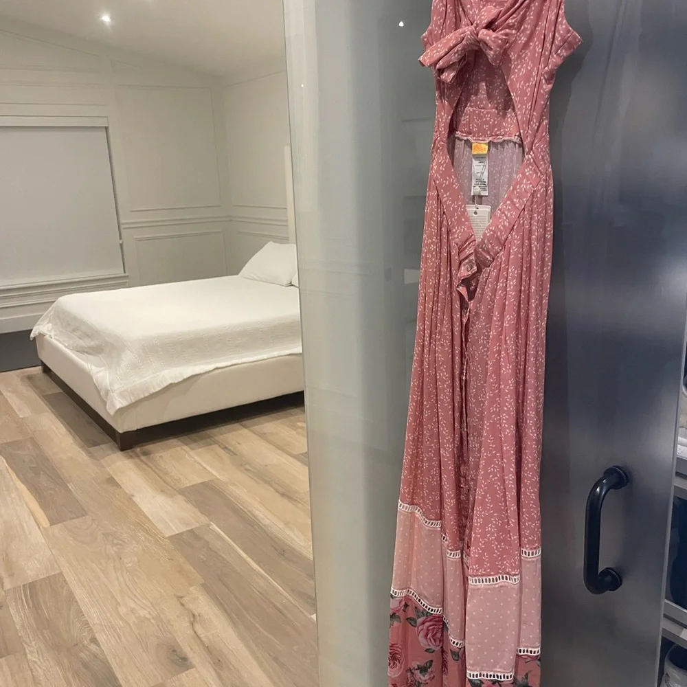 Agua Bendita Pink Midi Dress - Picture 2 of 4